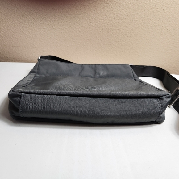 Baggallini Womens Snap It Dark Gray Nylon Travel Crossbody - Picture 6 of 12